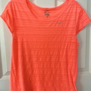 Nike women’s top